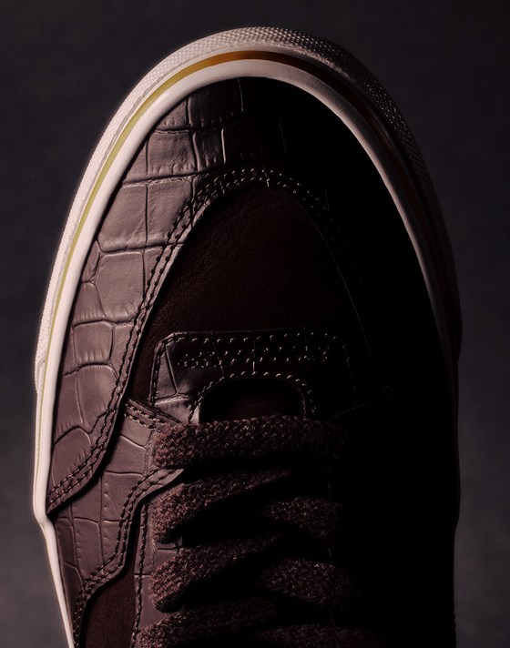 An overhead image of the toe on the crocodile leather pattern on the Era 95 from OTW.