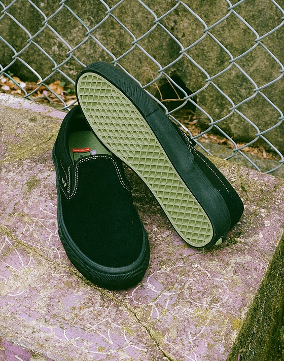 The green Curren from the United Through Skateboarding collection with the Vans x Atiba logo on the insole.