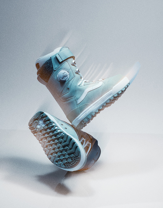 A motion-blurry image of the Luna Pro being tossed in a photography studio.