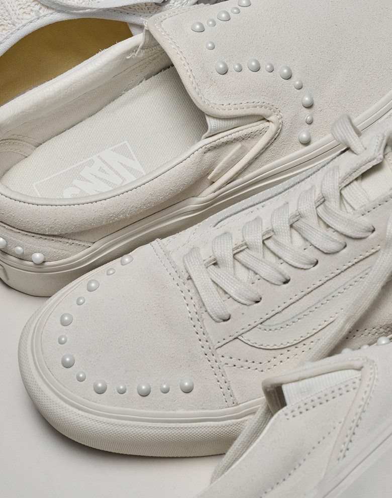 Close-up on the pearlized details on Classic Slip-On Pearlized and the Old Skool Pearlized.