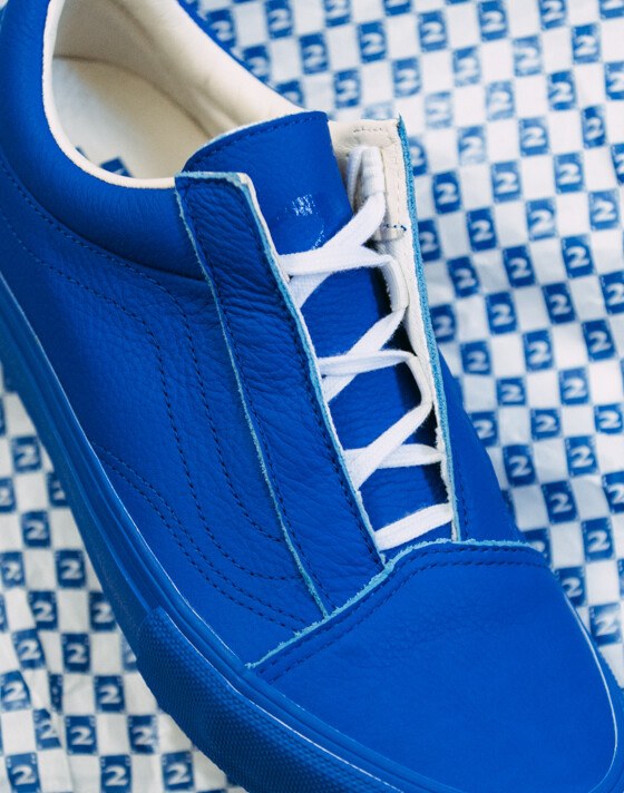 Close-up on the Ghillie Lacing System on the Skate Old Skool by 2 Riser Pads.