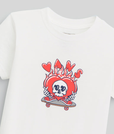 Close-up on the skull and heart graphic on a white Little Kids Wheely Love Vans T-Shirt.