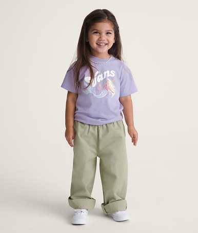 Une paire de mules Super Lowpro en beige taupe sur le sol d’un studio photo.