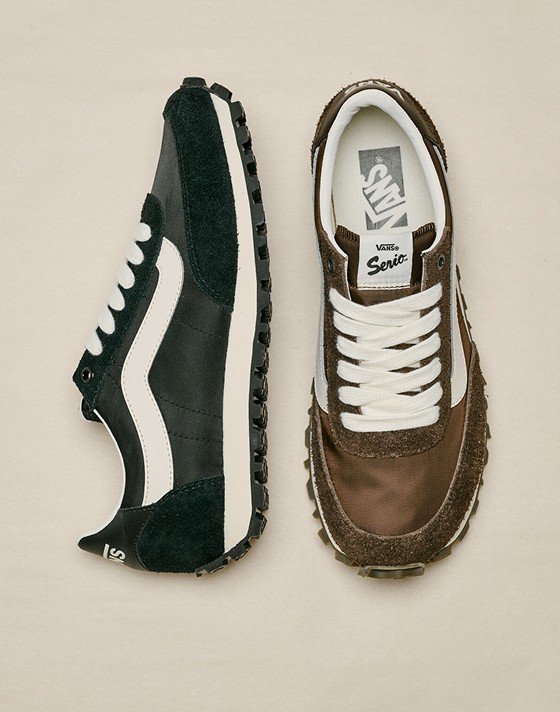 An overhead shot of the black colorway and the demitasse brown colorway of the Premium Style 152.