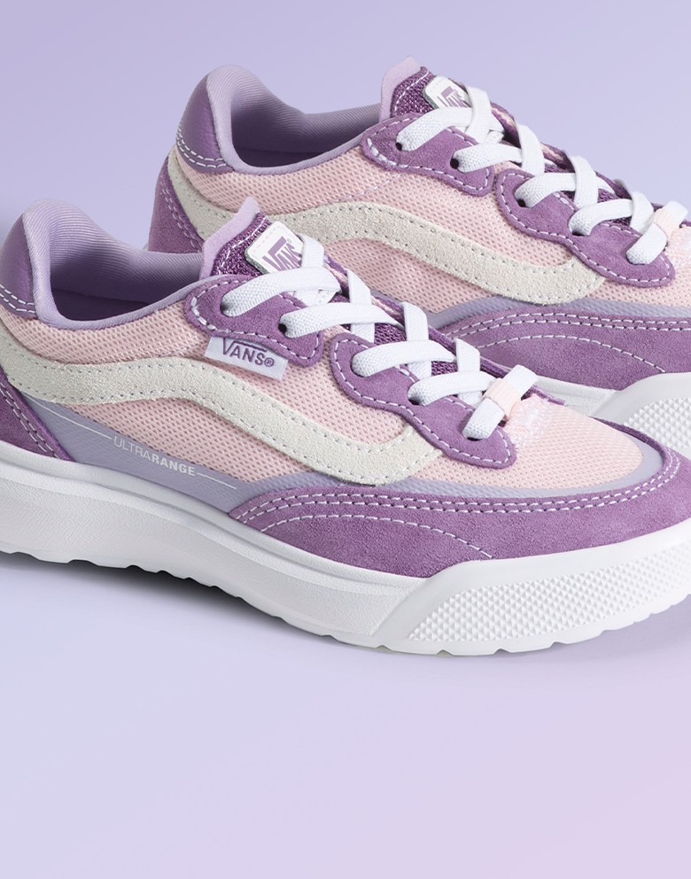 Close-up on the prism purple and pastel pink Little Kids UltraRange 2.0 Shoe on a lavender background.
