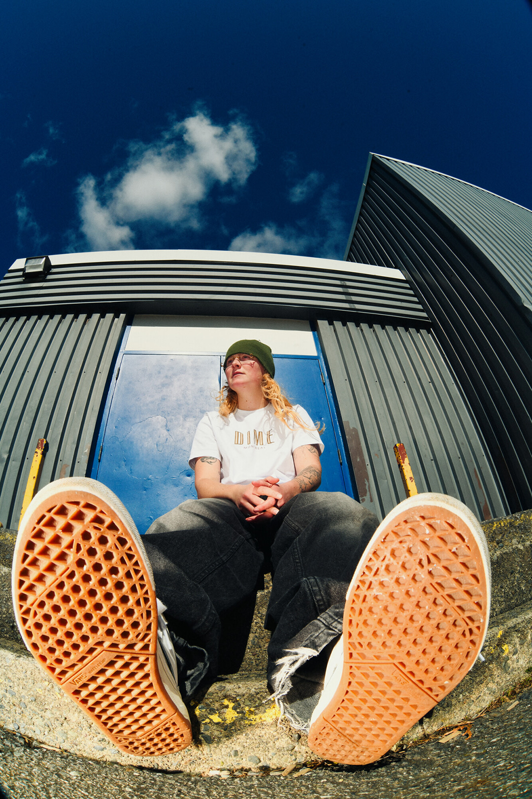 Head to toe image of skateboarder Una Farrar.