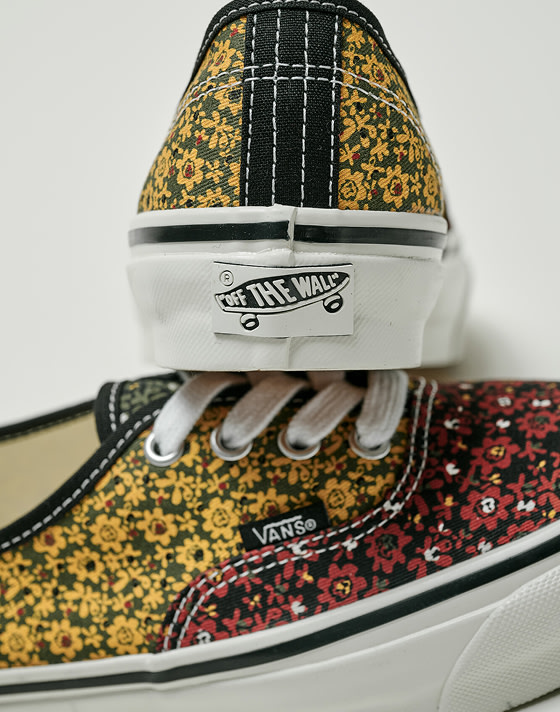 Close-up on the floral details on the Premium Authentic.