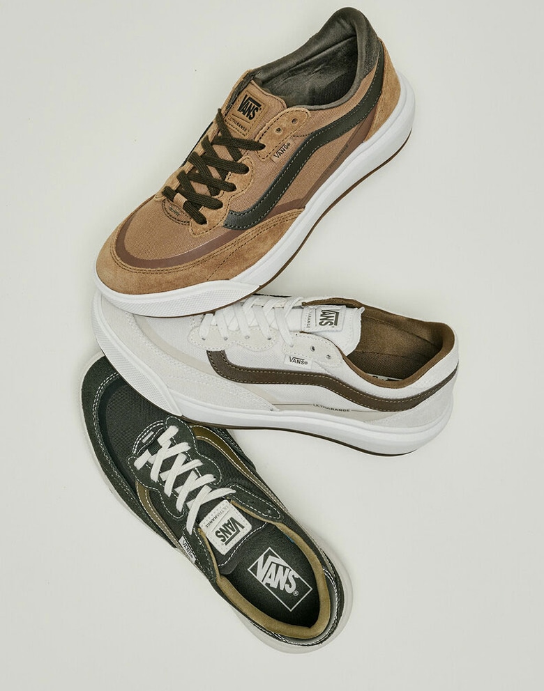 Medium shot of three different colorways of the UltraRange 2.0 placed in a semicircle. Top, Chipmunk Brown, middle, White/Brown, bottom, Fern Green.