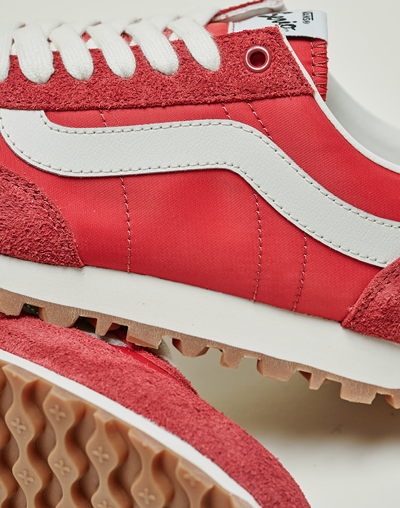 Close-up on a chili pepper/bordeaux red Style 152 shoe.