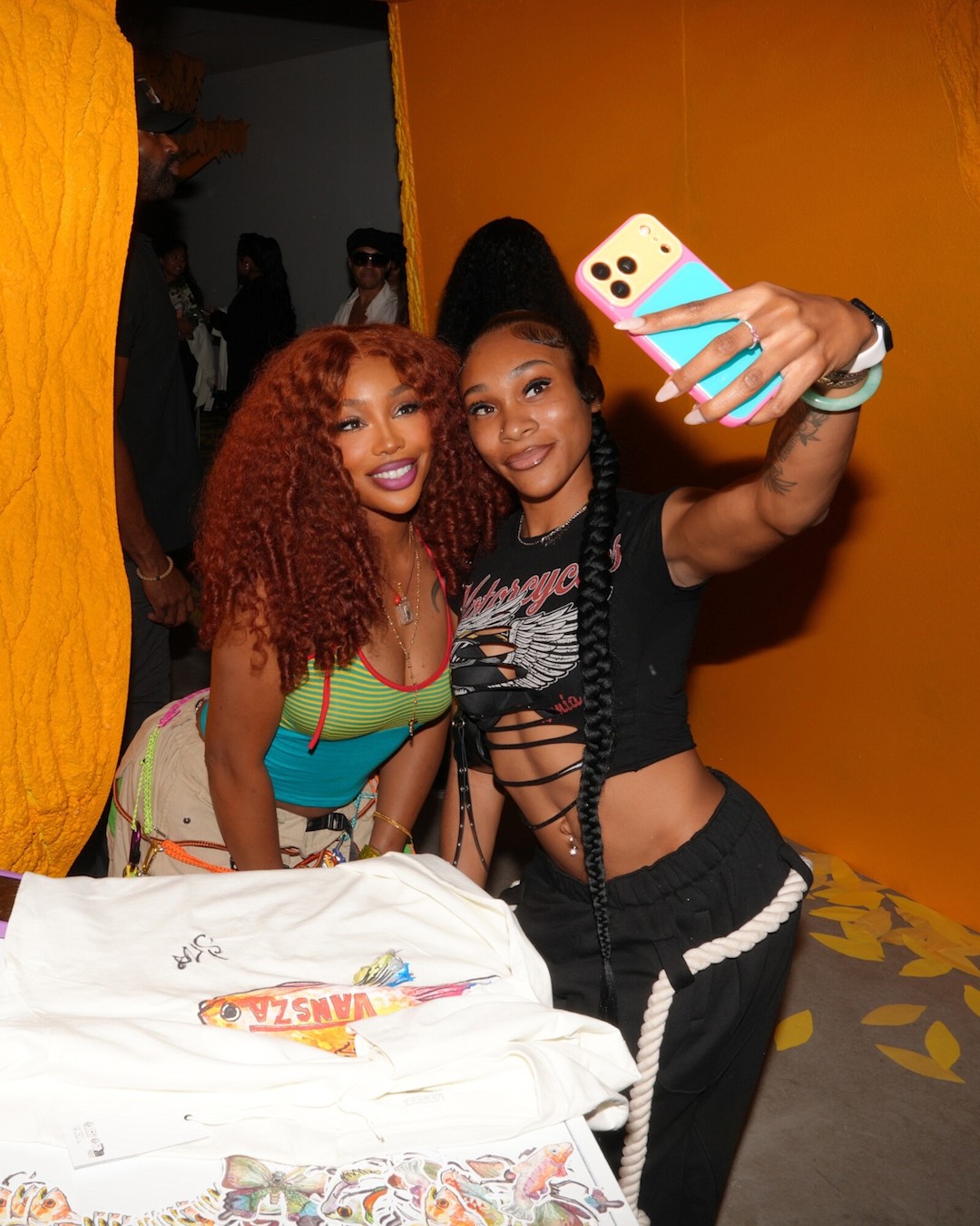 SZA taking a selfie at Vansza NYFW event.