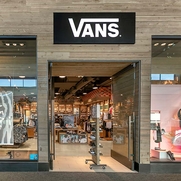 格安SALEスタート！ VANS 53226 WI, Wauwatosa, in MALL MAYFAIR - STORE その他