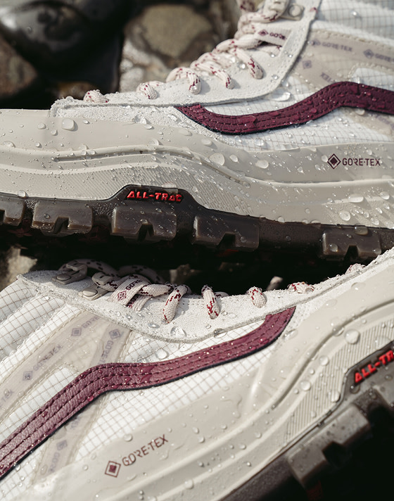 Close-up of the moisture on the surface of the Sk8-Hi GORE-TEX.