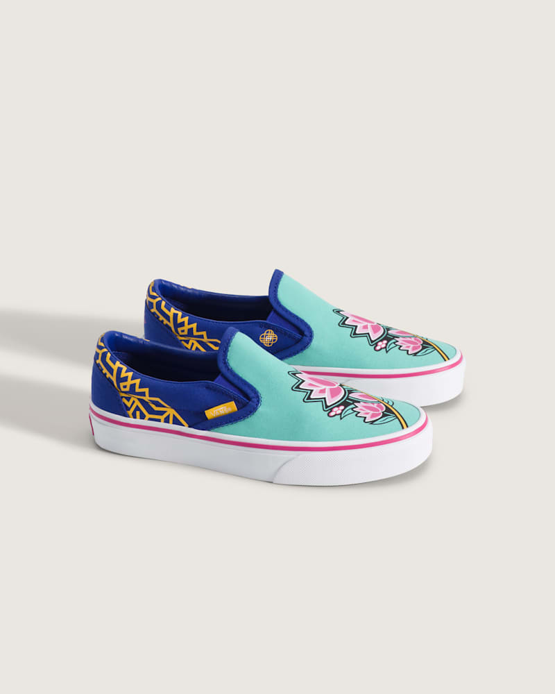Женские кроссовки Vans KPop Demon Hunters x Vans Big Kids Classic Slip-On Shoe — фото 2
