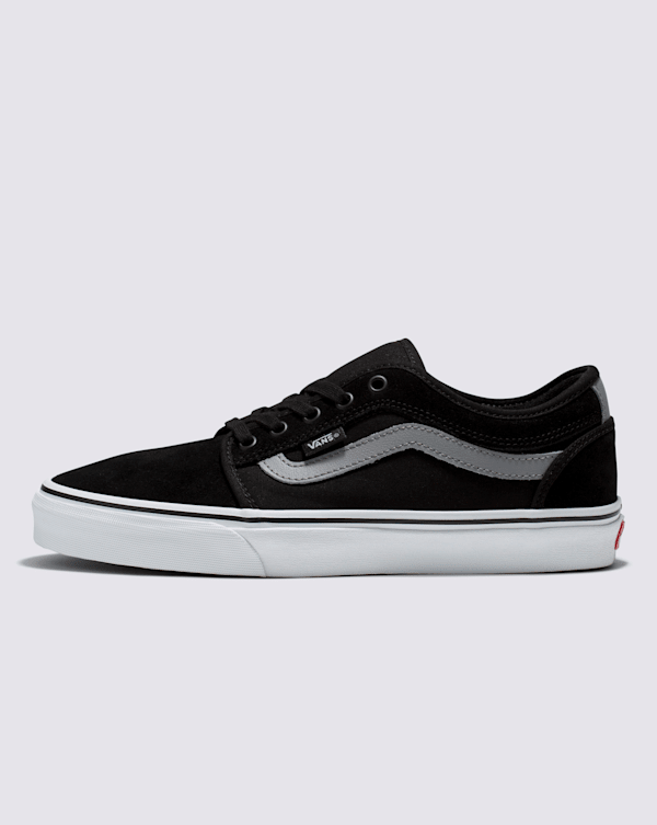 うっす Chukka Low Sidestripe Shoe in Black / Grey | Vans