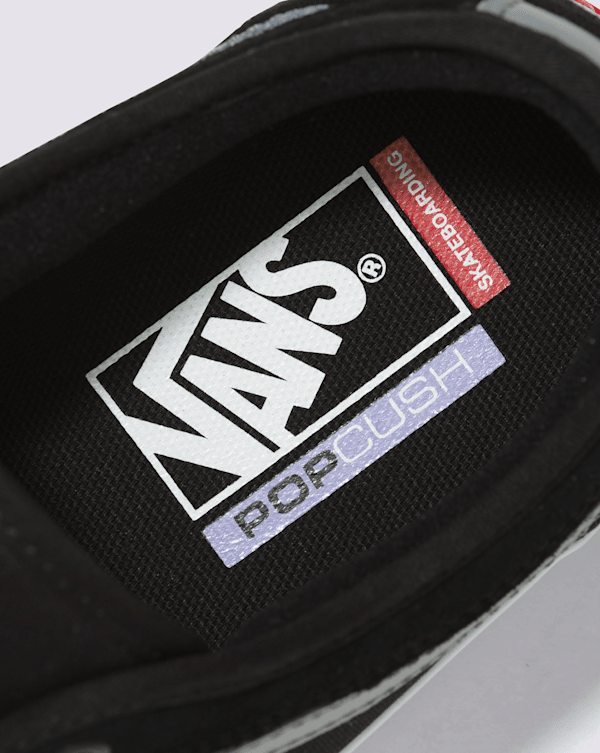 うっす Chukka Low Sidestripe Shoe in Black / Grey | Vans