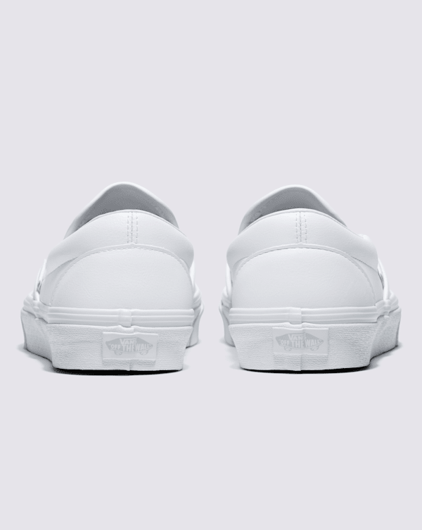 ★【VANS】 Classic Slip-On Leather Black True White★ Vans Classic Slip On (Cracked Leather) Black White Womens
