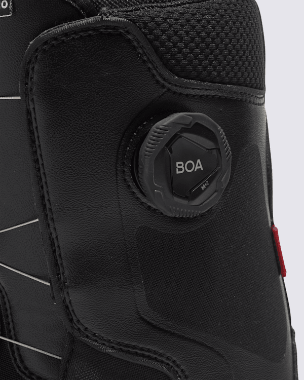 Aura Pro Snowboard Boot in Black / Gum | Vans
