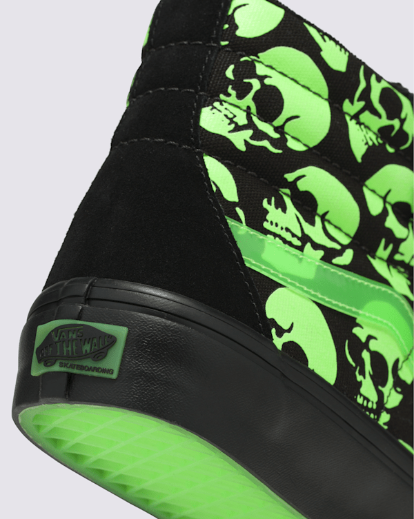 Skate-Sk8Hi-Glow-Skulls-Shoe.png