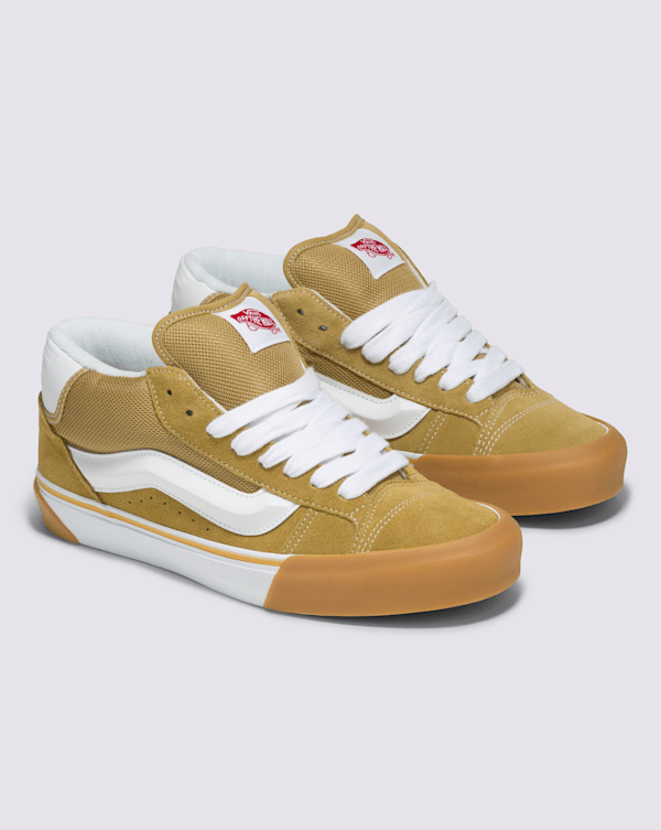 Knu Mid Suede Shoe in Khaki Brown / Gum | Vans
