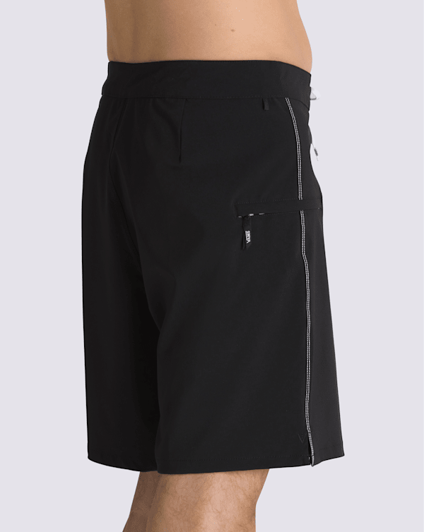 Daily 18'' Boardshorts in Black | Vans