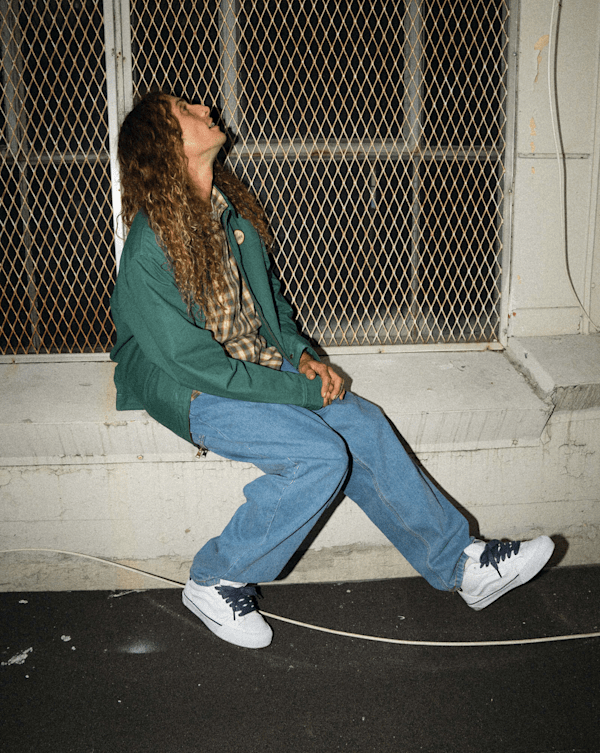 Knu Mid Shoe in White / Navy Blue | Vans