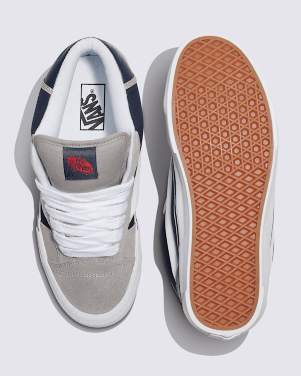 スニーカー VANS SS24 \"KNU MID\" SNEAKER (VN000CQ9_5SM1) Knu Mid Shoe in Drizzle Grey / Navy Blue | Vans