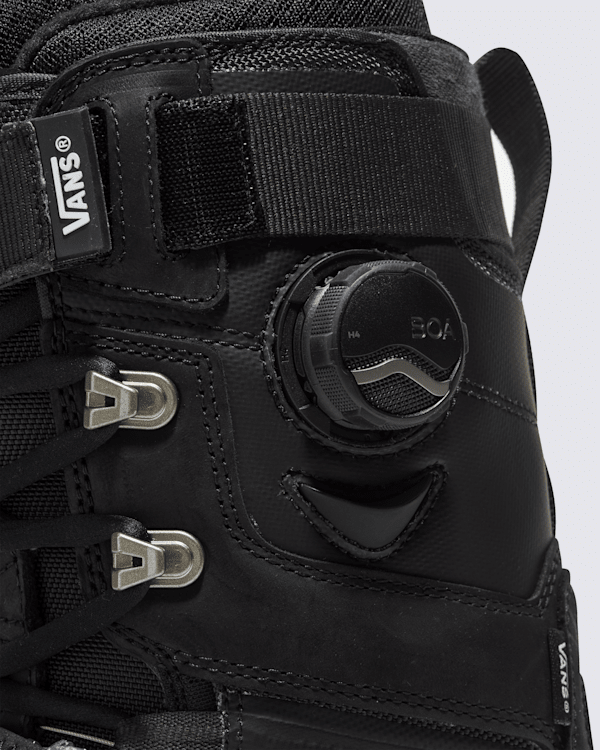 Infuse Gum Snowboard Boot in Black / Gum | Vans