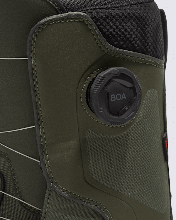 Aura Pro Snowboard Boot in Green / Gum | Vans
