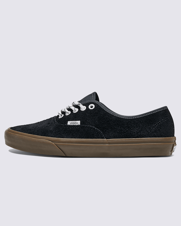 Authentic Suede Shoe en Phantom Black / Gum | Vans CA