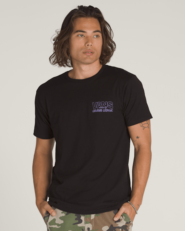 国内配送 VANS CHCKET FLAGS TEE BLACK Crested T-Shirt in Black | Vans