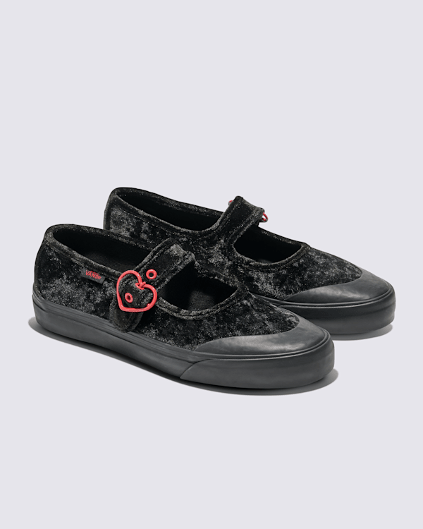 ◆VANS◆ Mary Jane Heart Black Red VN000CRR4581 Mary Jane Shoe en Black / Red | Vans CA