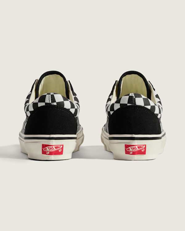 Premium Old Skool Checkerboard Shoe in Black / White | Vans display picture 2
