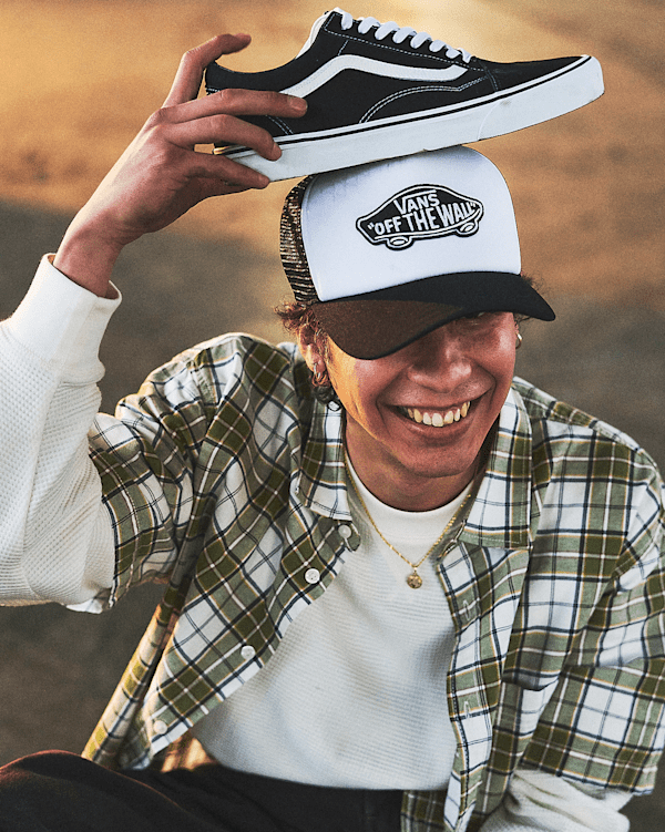 【VANS】VANS X THEMUSEUMVISITOR FLORAL TRUCKER HAT (BLACK) VANS】VANS X THEMUSEUMVISITOR FLORAL TRUCKER HAT (BLACK)