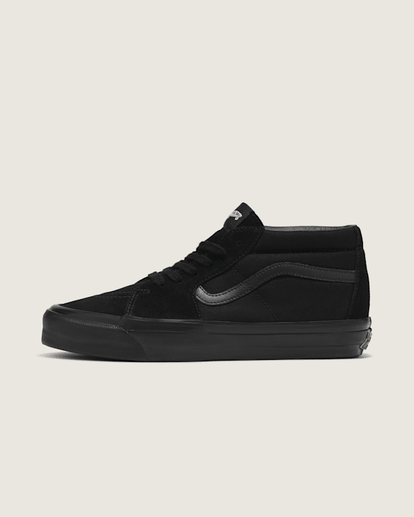 Premium Sk8-Mid Shoe in Black | Vans