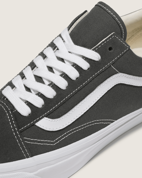 【関税込み】Vans グレー Premium Old Skool スニーカー Premium Old Skool Shoe in Gunmetal Grey | Vans