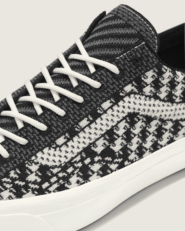 【Vans】★スニーカー★ Premium Old Skool Knit Shoe Premium Old Skool Knit Shoe in Black / White | Vans