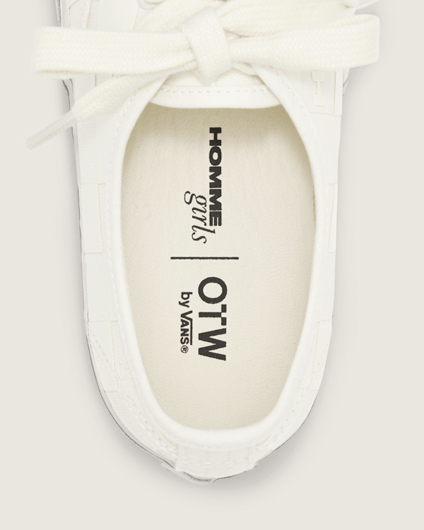国内発送 OTW by Vans x HommeGirls Authentic 44 スニーカー 白 OTW by Vans Authentic 44 x HommeGirls | Men & Women | SVD USA