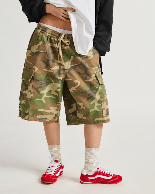 Range Cargo Loose 22'' Shorts in Vintage Camo Brown / Green | Vans