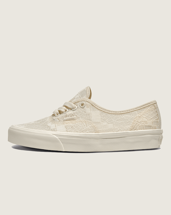 国内配送 VANS AUTHENTIC MULTI/WHITE Authentic Shoe in Marshmallow White | Vans
