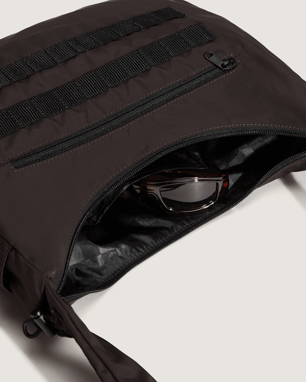 Offshoot Messenger Bag in After Dark Grey | Vans