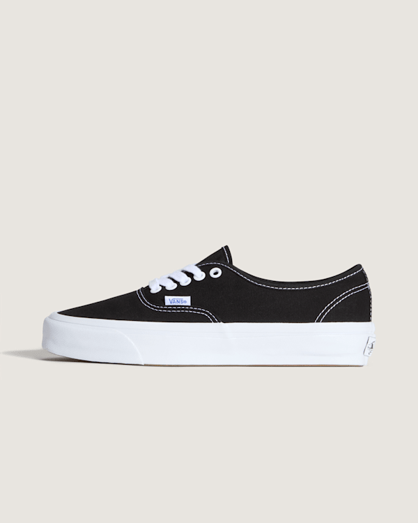 Premium Authentic Shoe in Black / White | Vans