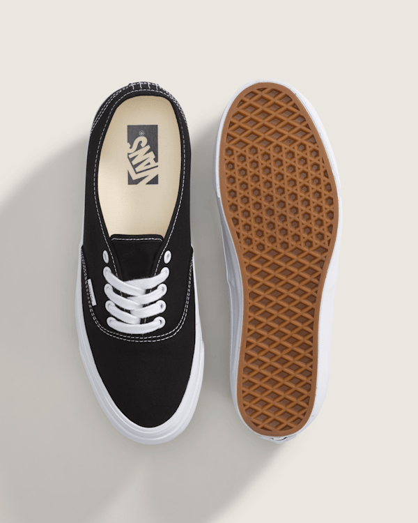 Premium Authentic Shoe in Black / White | Vans