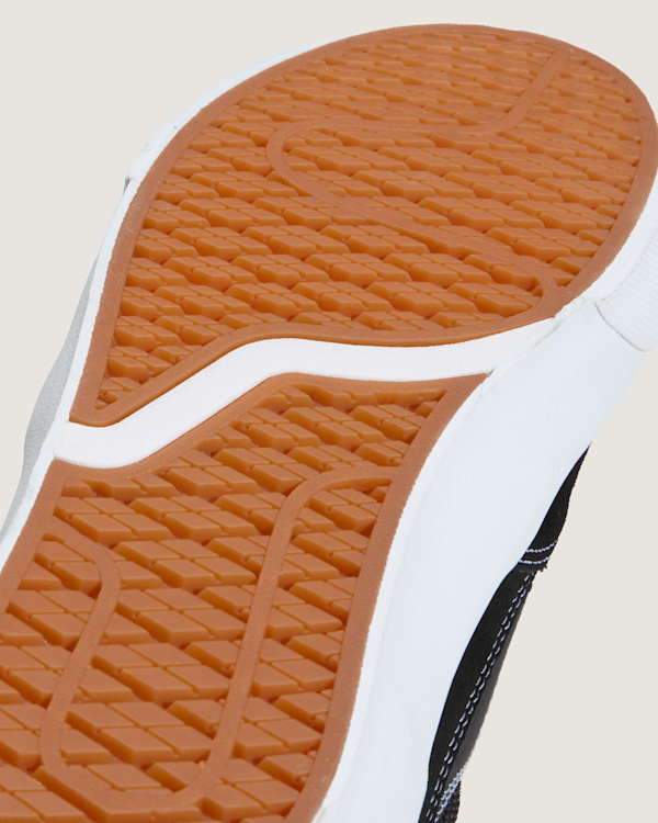 Skate Curren Caples Gum Shoe in Black / White | Vans