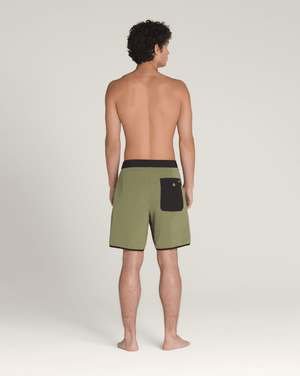 Everride Scalloped 18'' Boardshorts in Loden Green / Black | Vans