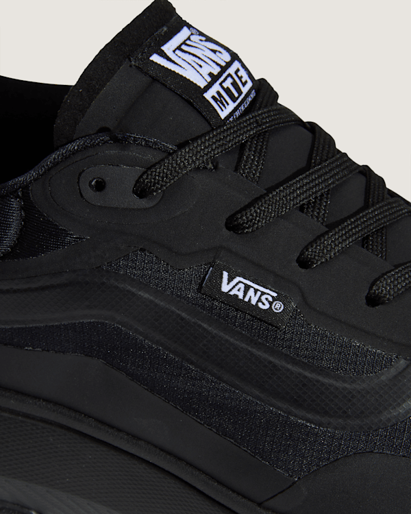 Crosspath Shoe
