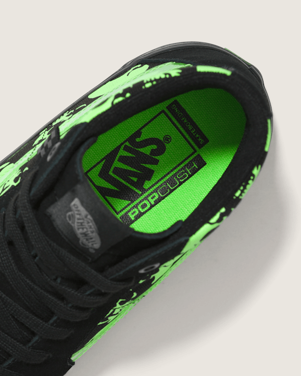 Skate Sk8-Hi Skulls Shoe in Black Green Vans