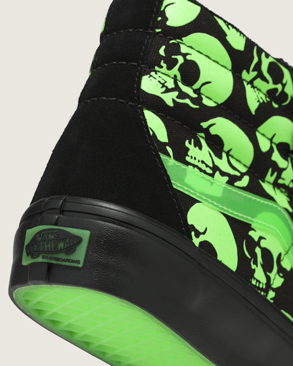 Skate Sk8-Hi Skulls Shoe in Black Green Vans