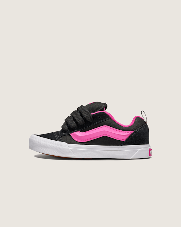 Big Kids Knu Skool Shoe in Black / Pink | Vans