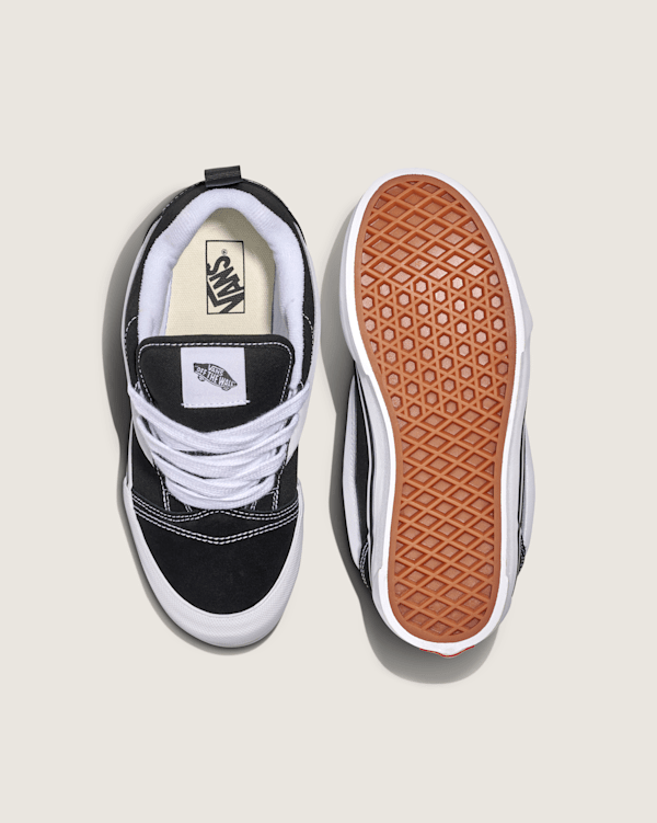 Big Kids Knu Skool Shoe in Black / True White | Vans