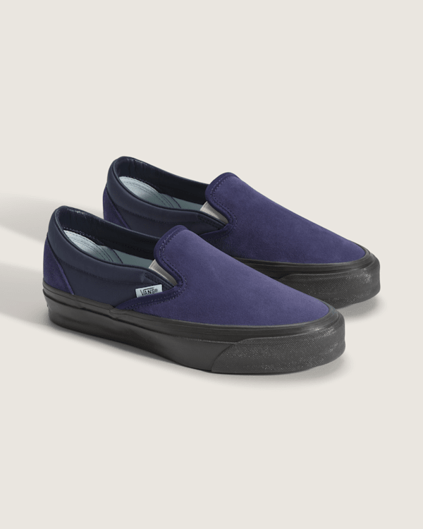 Premium Classic Slip-On Shoe in Deep Twilight Blue Vans - Main Image